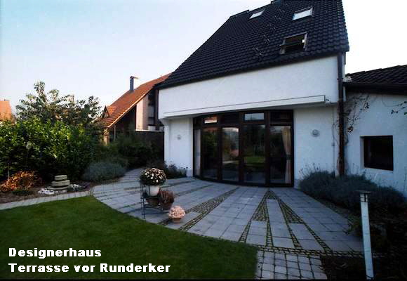 Designerhaus
  Terrasse vor Runderker